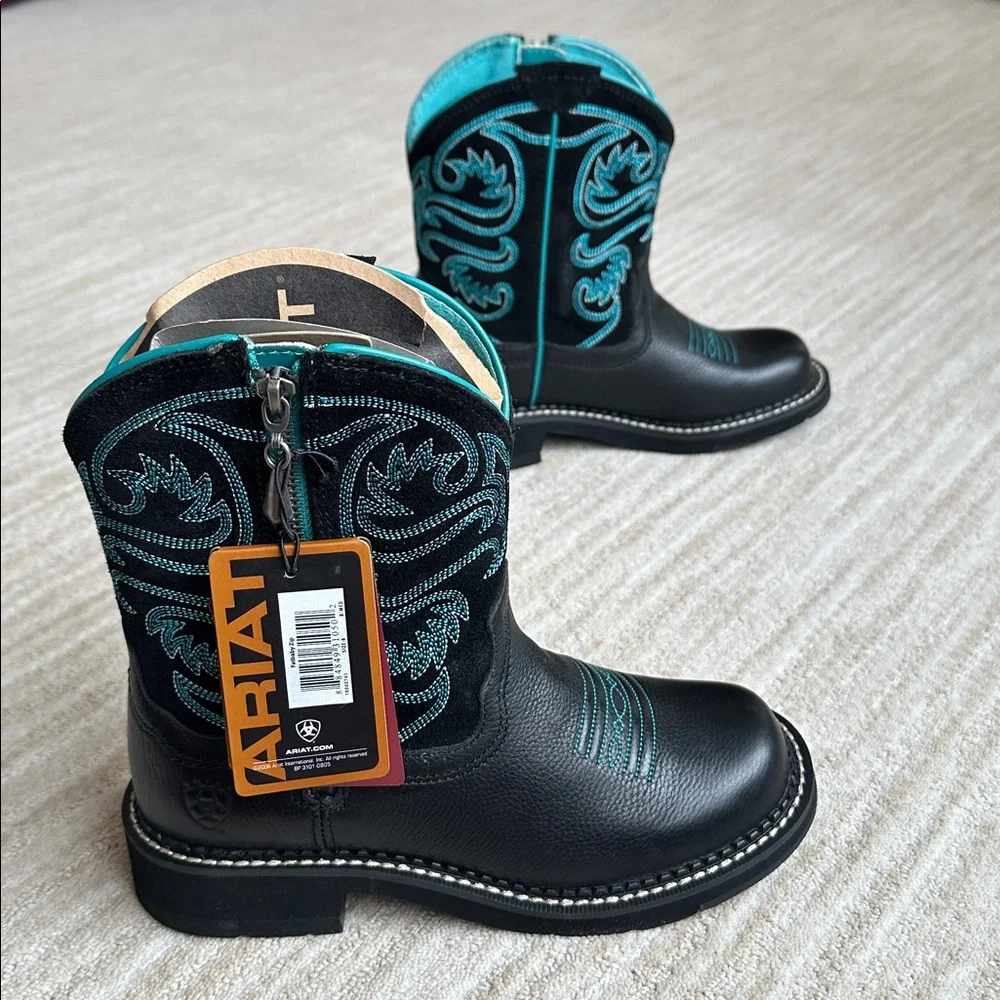 NWT Ariat Fatbaby Zip Western Boots Black w Blue Stitching Style 10008741 Size 6